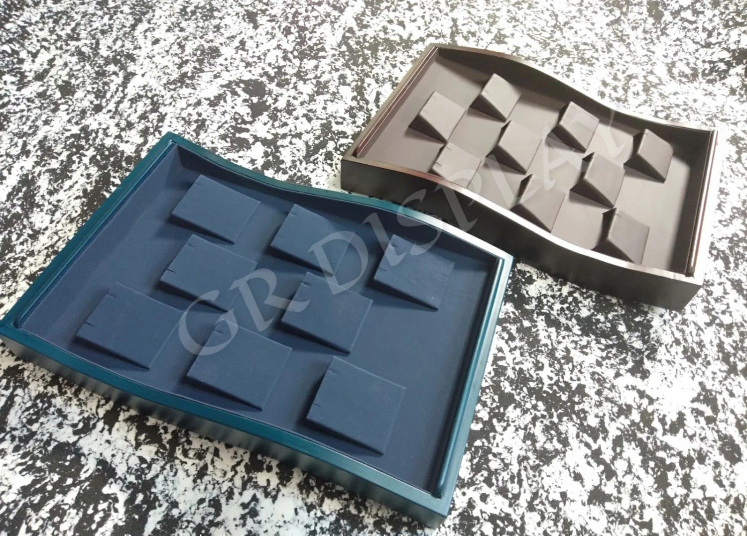 DISPLAY TRAY